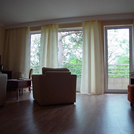 Floryda Jurata Bed & Breakfast Bagian luar foto
