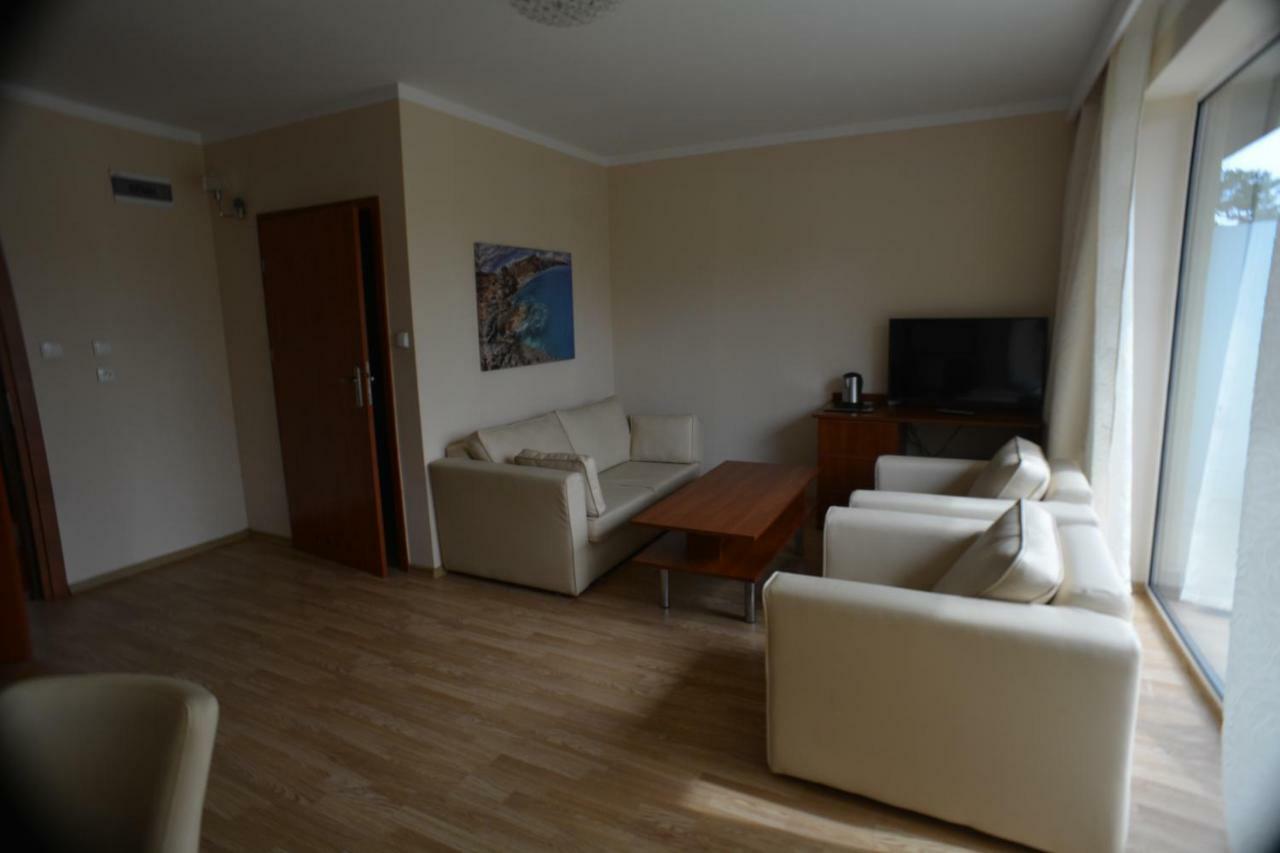 Floryda Jurata Bed & Breakfast Bagian luar foto